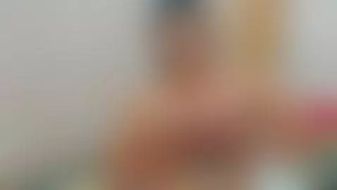 sucks cinnamon tits by kellibrownie