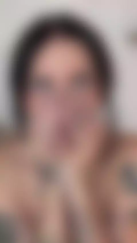 I'm a bad girl with perfect curves. Wanna check? by raynagirl