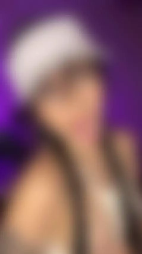 This tongue was made to drive you crazy  👅😈 by raynagirl