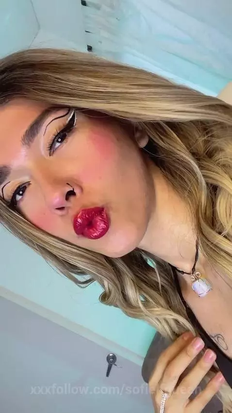 i love my blonde look, did you see my new content? by sofielfqueen