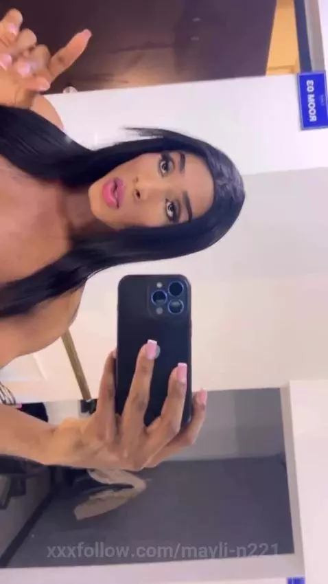 She doesn't want to be withered🥀 by mayli-n221