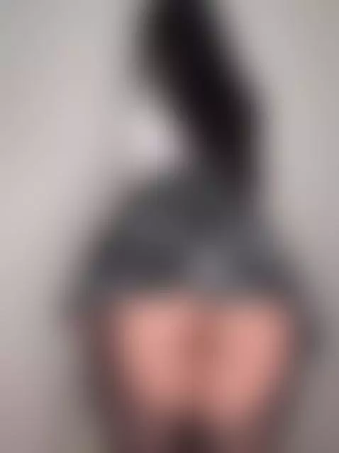 Skirt for a job interview⁠ by rennakamura