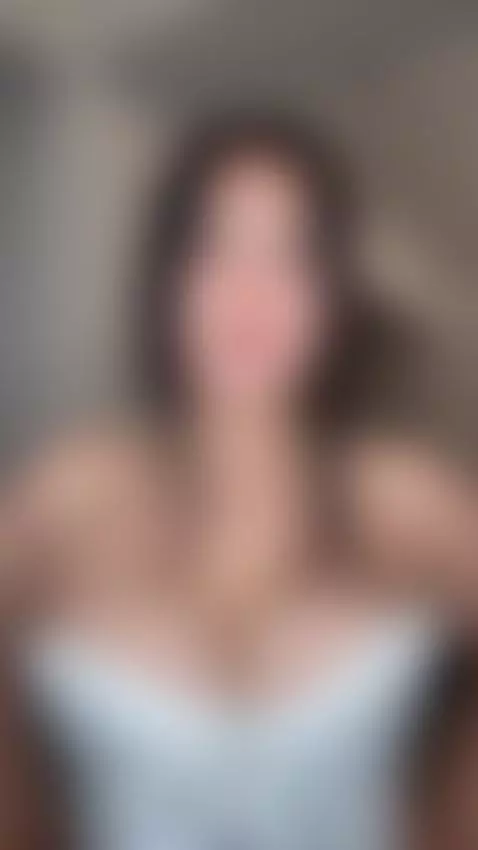 Too hot for such an innocent smile by rennakamura