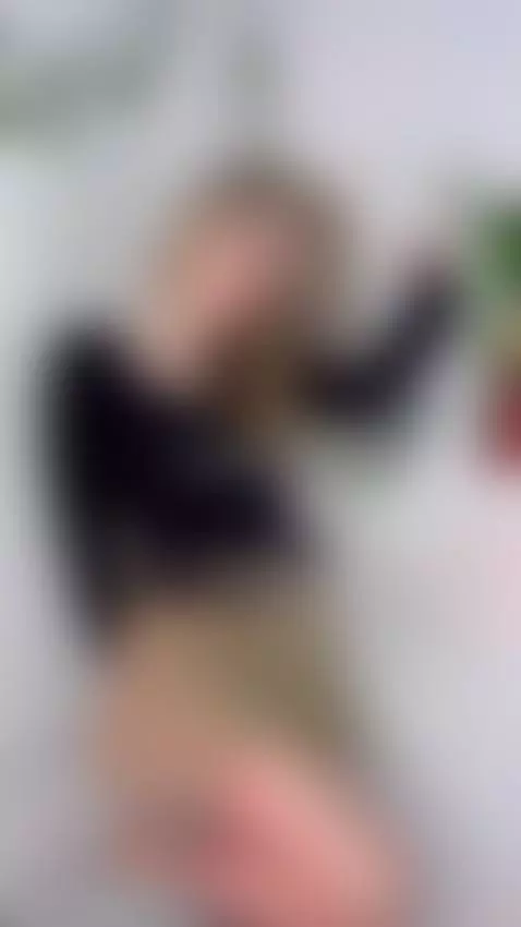 waiting...minute by loraelfgirl