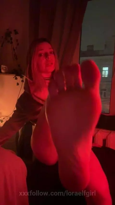 My ass begs you to spank her! by loraelfgirl