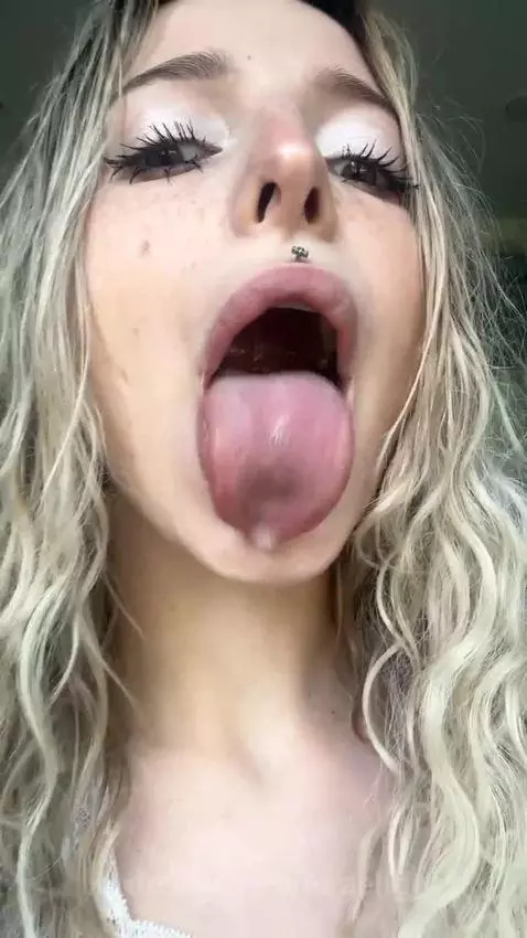 This tongue is completely yours by loraelfgirl