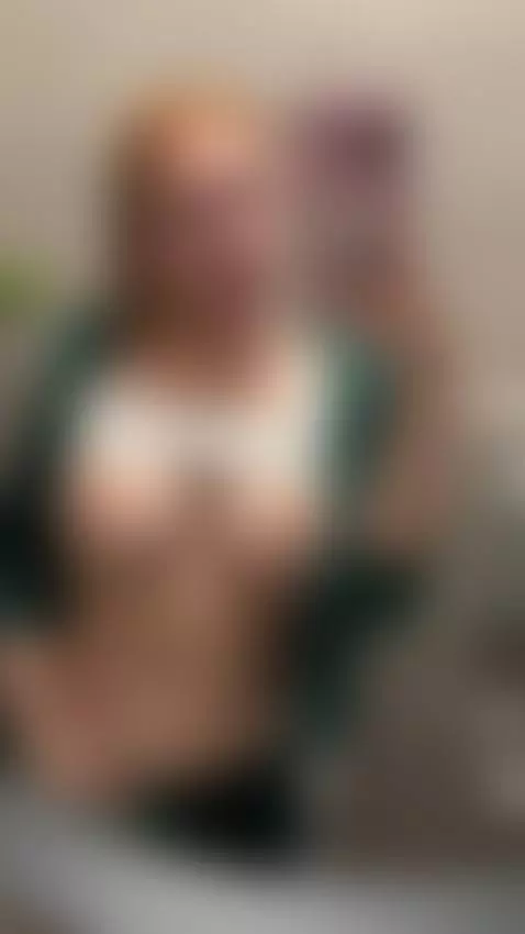 Selfie from a redhead who knows exactly what you’re looking ... by cinnamonxgirl