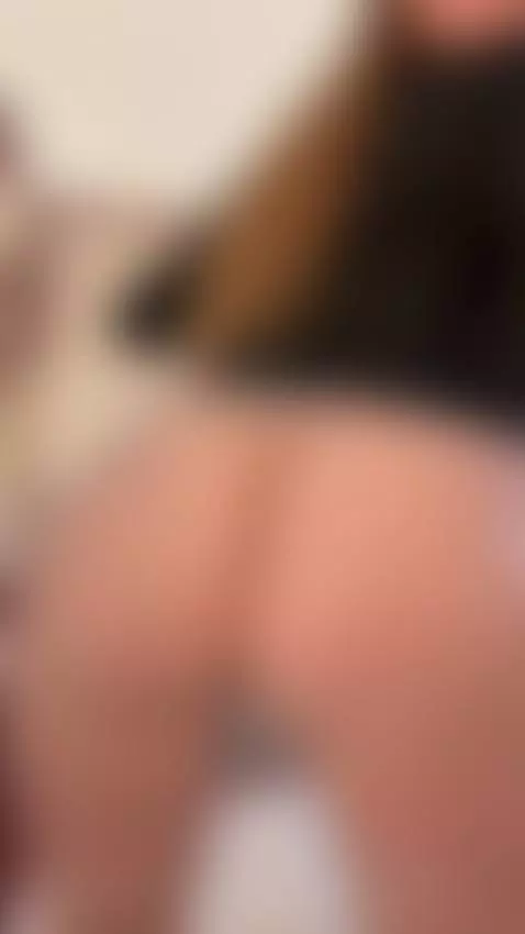 Shaking my ass so hard you won't sleep tonight 🍑 by cinnamonxgirl