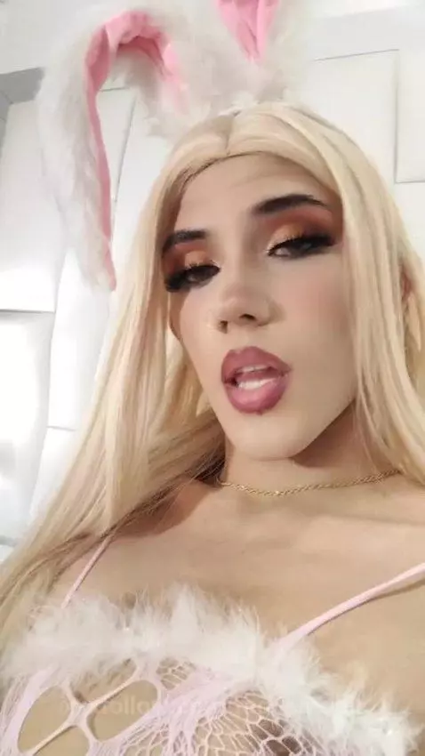 b a sexy bunny, come get this carrot 😋 by regiina-doll