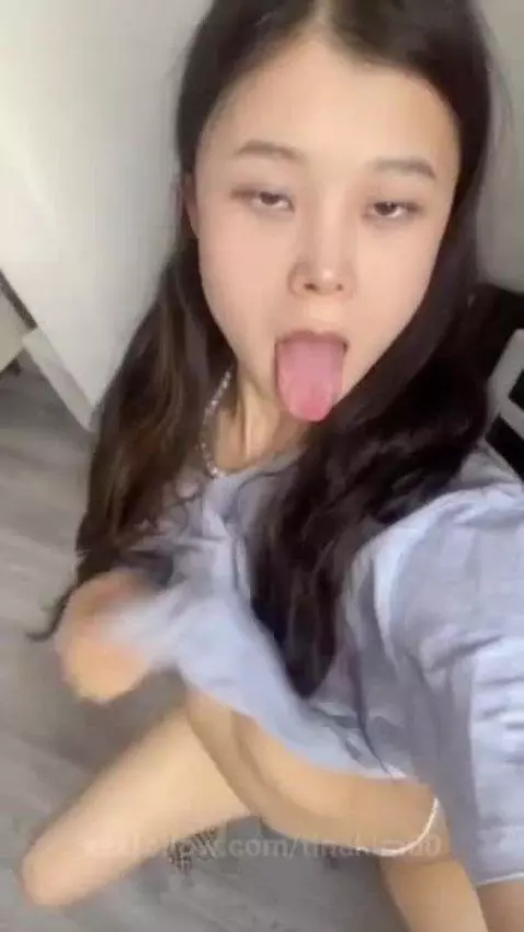 Do I look sexy? by tinakim00