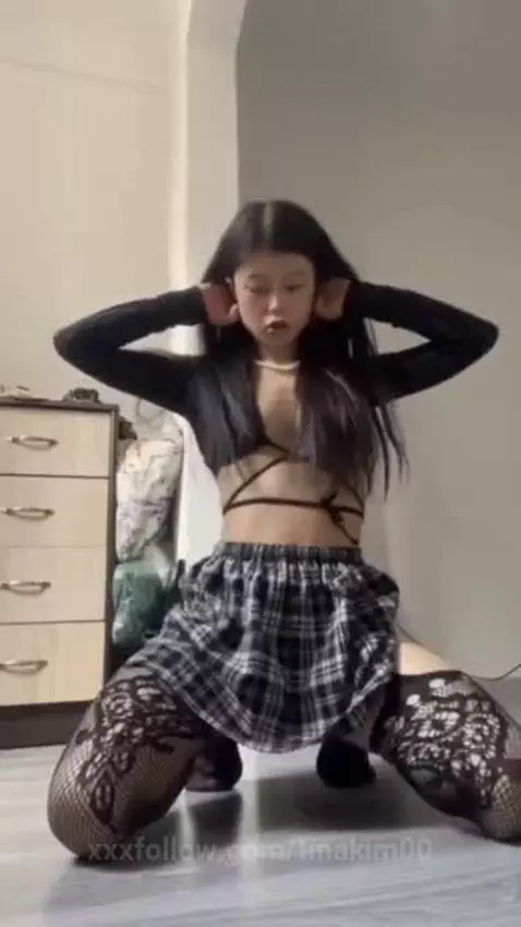 I just want to be your favorite girl by tinakim00