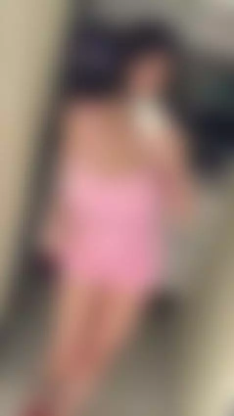 Pink suits me so well… especially when it’s this tight 🔥 by teachervikky