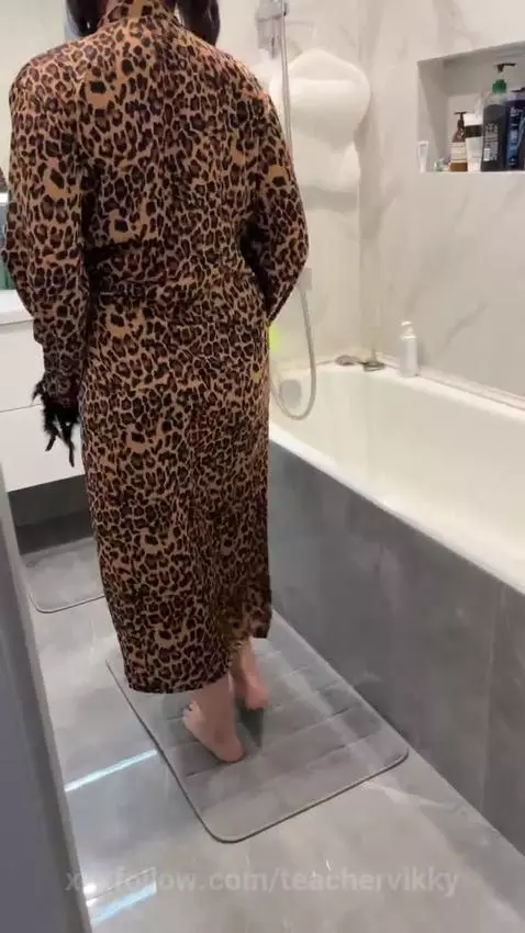 New leopard coat... It suits me well?~ by teachervikky