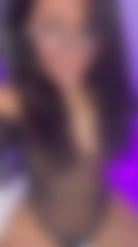 I will like work for u like a bad secretary 😏 by lindsaymoonn