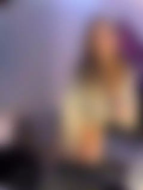 This peach needs some attention 🍑 by xsweetxcherry