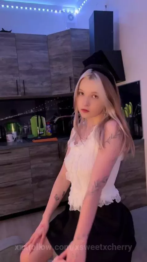 Do you like the way I masturbate against the corner of the c... by xsweetxcherry