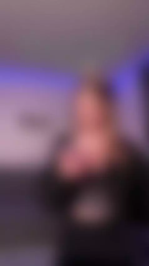 When your sister takes your phone without saying a word by xsweetxcherry