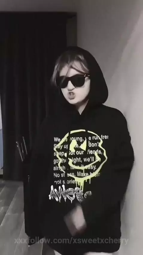 Something strange is happening to me by xsweetxcherry