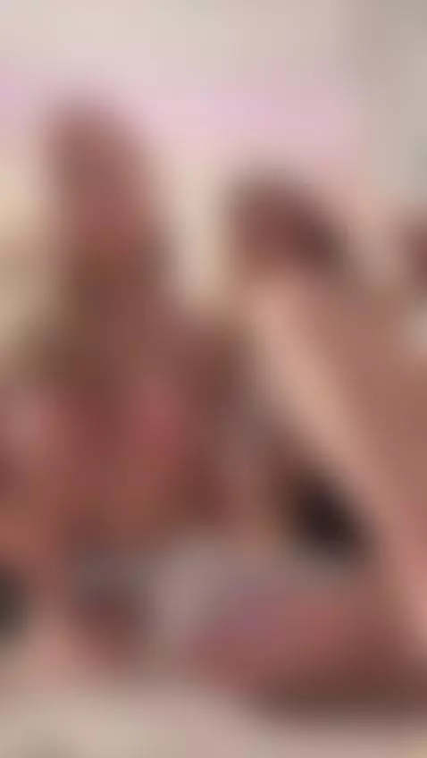 Do you like kissing feet? by xsweetxcherry