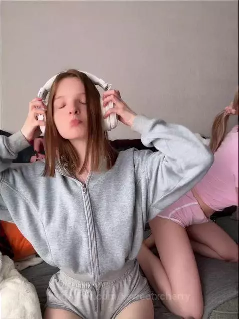 listening to music when my sister sucks dick by xsweetxcherry