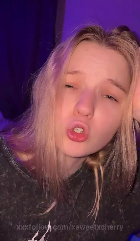 beautiful model by xsweetxcherry