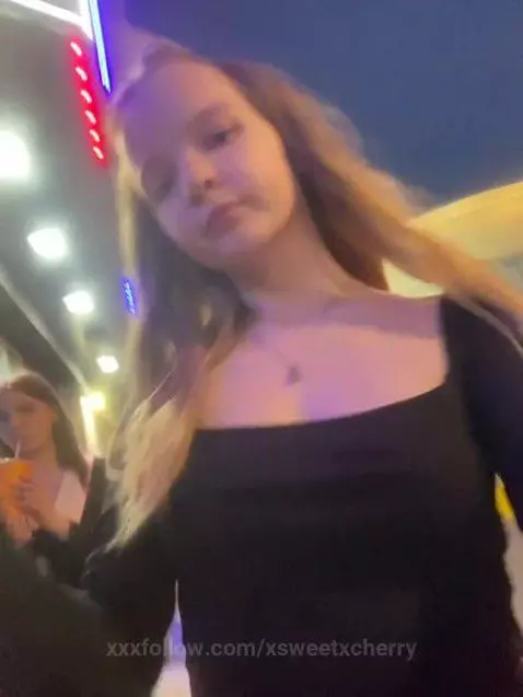 I'm walking around the city with my sister by xsweetxcherry