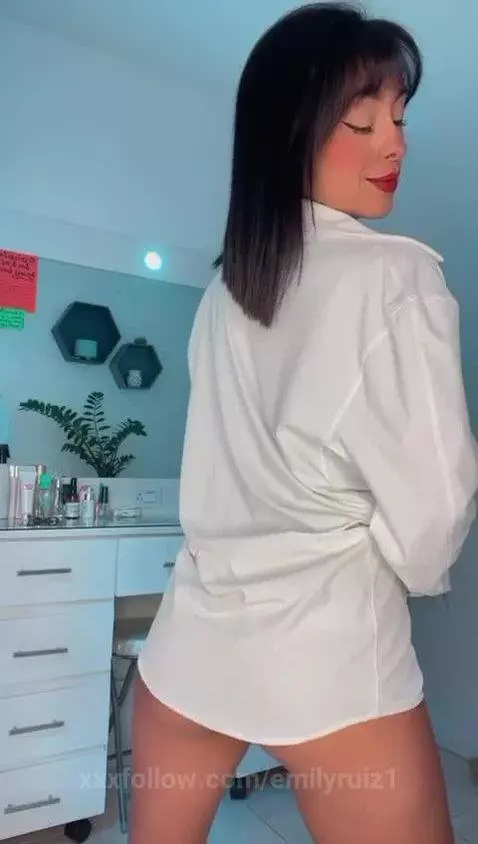 Shake booty 🍑😈 by emilyruiz1