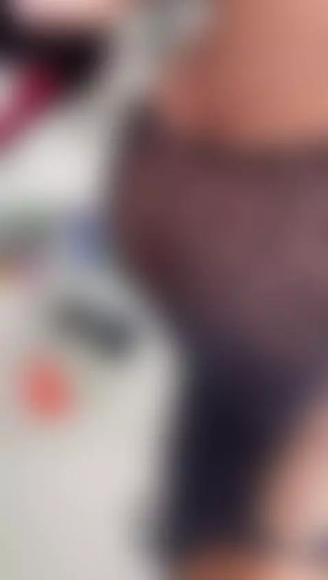 Can you imagine putting your tongue here?🔥 by emilyruiz1