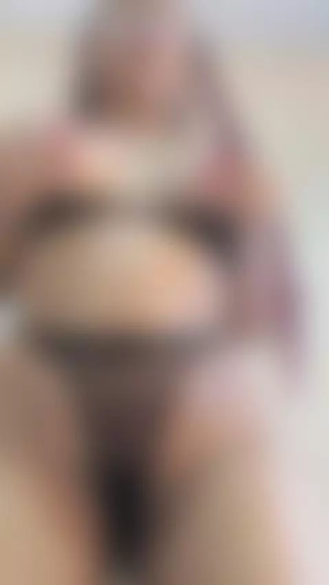 My mouth really wants to play with you today...😋
es.stripcha... by juliagomesss