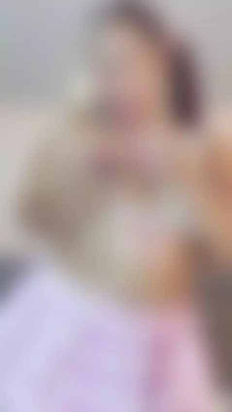 Today I'm playing with my dildo and I want you to come see i... by juliagomesss