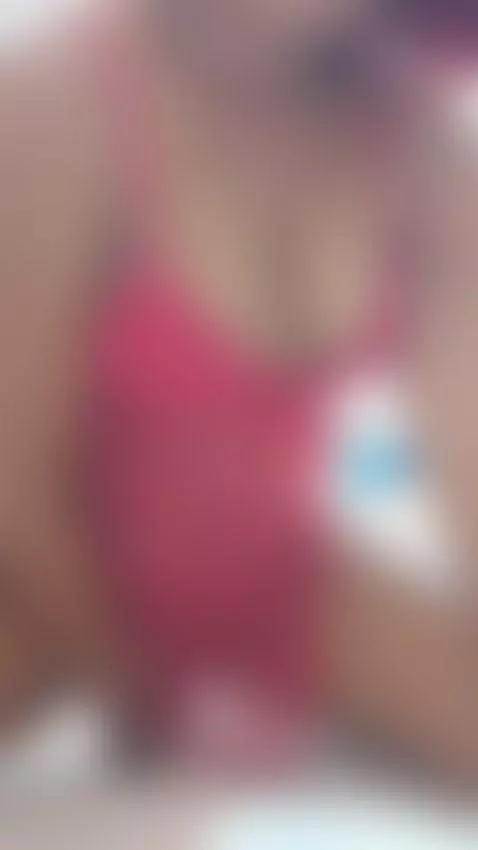 How do you like it more, with a dress or without anything?🍑🥵 by juliagomesss