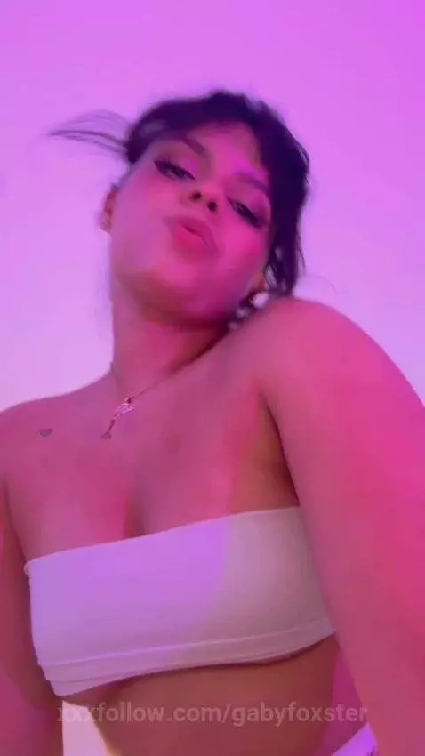 sit in your face by gabyfoxster