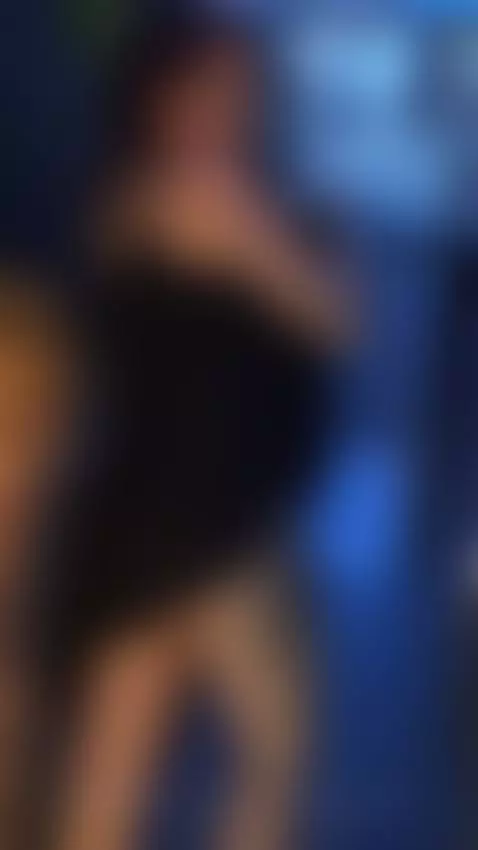 show my ass in a restaurant by laconnieconeja