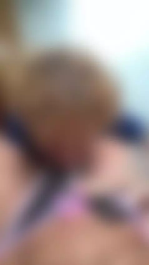 pongo el masajista a chupar mi vagina, mientras me tomo mi t... by catasanchezweb