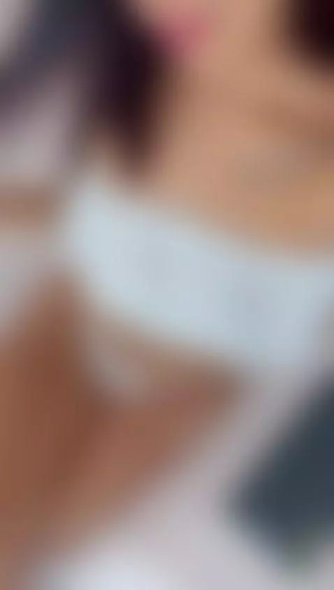 I'm live now so you can see everything under my pretty littl... by marilyn-smitth