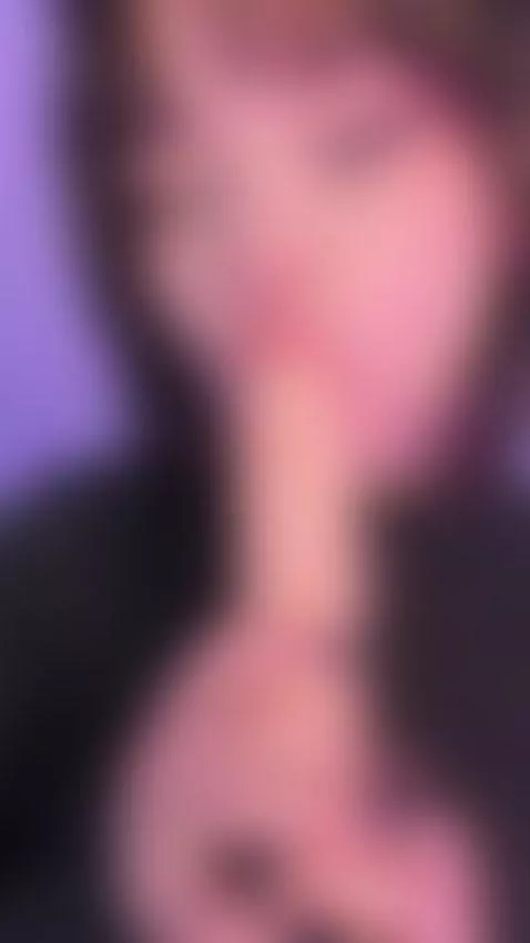 I want to leave my dildo full of saliva by lilou-albrecht