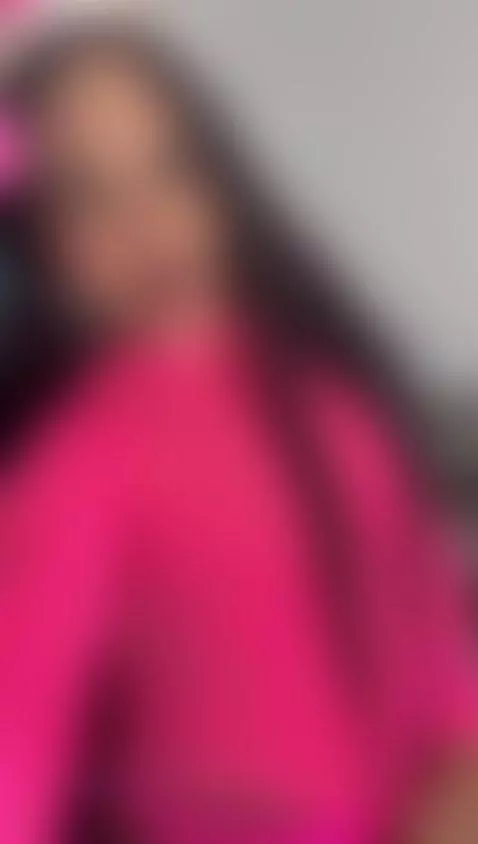 How about you come and we'll have fun? 
https://es.stripchat... by clawdeenwolff