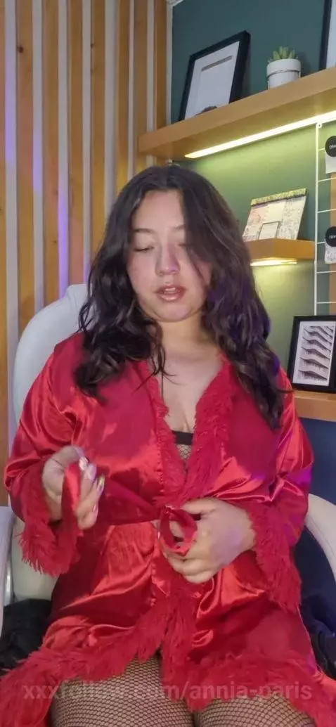 hey im online now by annia-paris