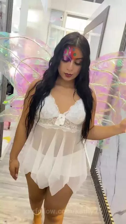 preparing for fhotos session by kathy25