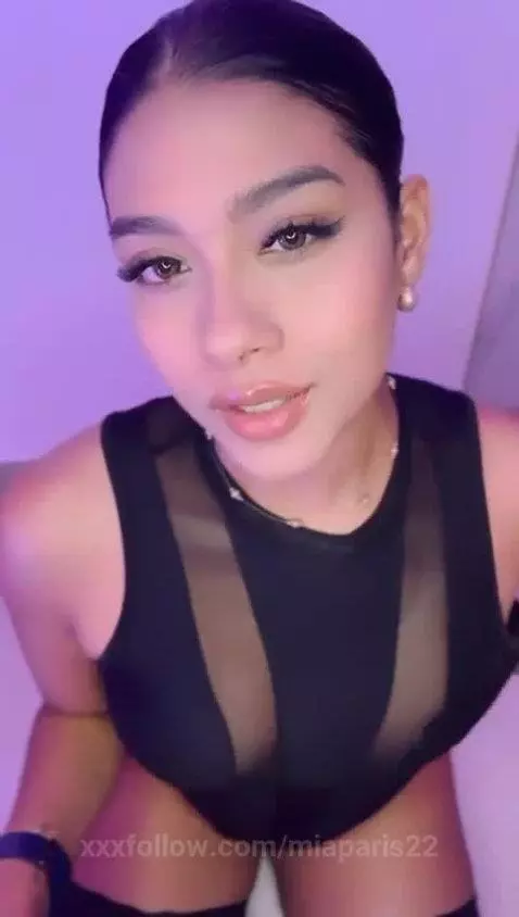 Wanting a squirt to start week by miaparis22