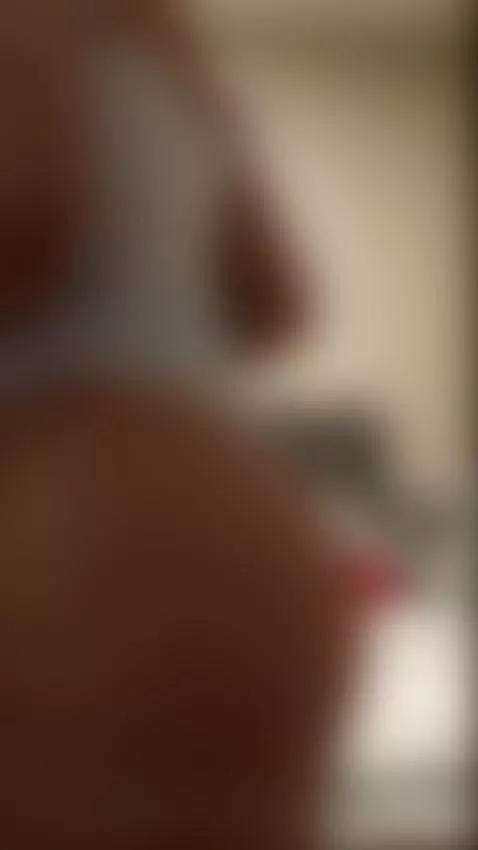 ''My big ass want a hug🍓'' by scarlett05