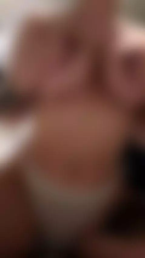 Daddy, Is my body worthy of attention?🤭 by scarlett05