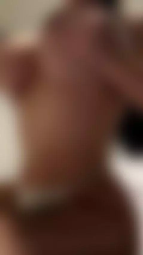 Is my body worthy of attention? by scarlett05