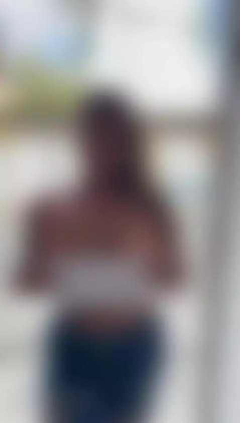 Tetas al aire libre by georginacoule