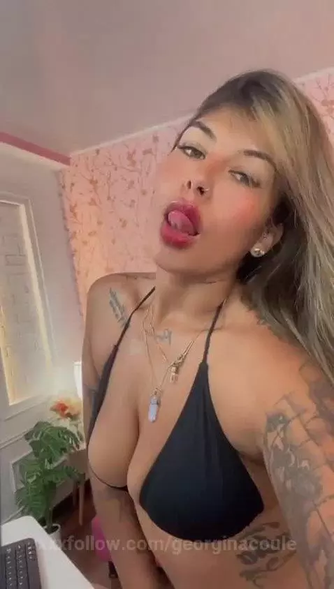 Que haces, comenta  / What are you doing?  comment by georginacoule