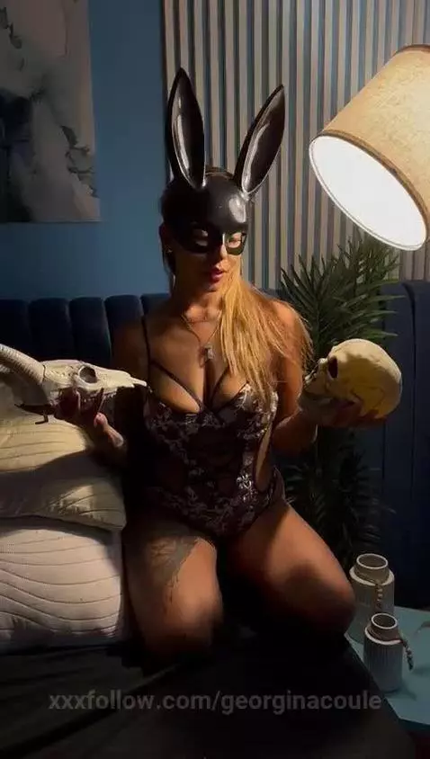 🥵 by georginacoule