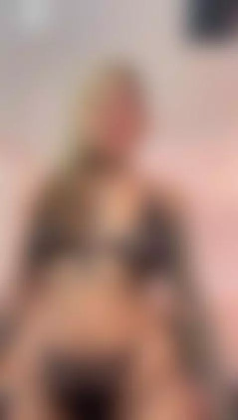 👅 by georginacoule