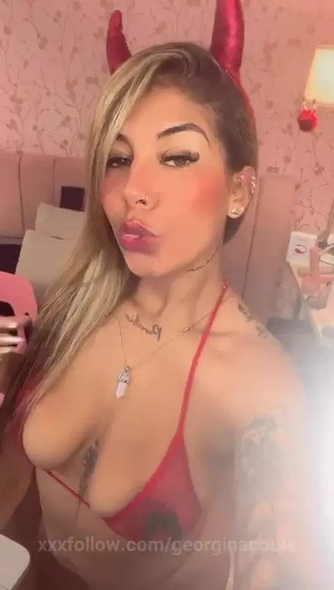 Tu sexy diable con la boca llena de leche by georginacoule