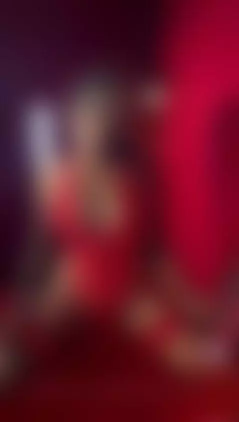 Upss casi se salen mis 🍒 by georginacoule