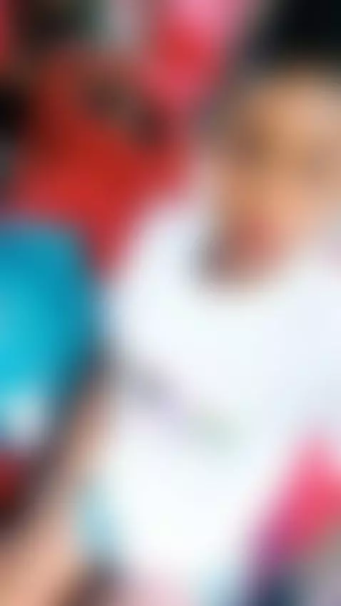 kiss, public, chicasexy by hillamber